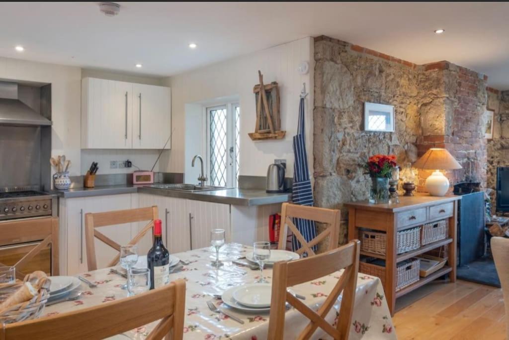 The Old Boat House, Seaview - Seafront Three Bedroom Cottage With Separate Two Bedroom Annexe Εξωτερικό φωτογραφία